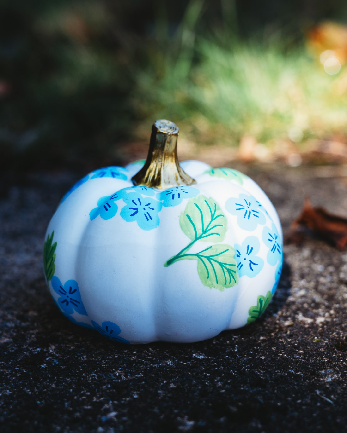 Blue Hydrangea Medium Pumpkin