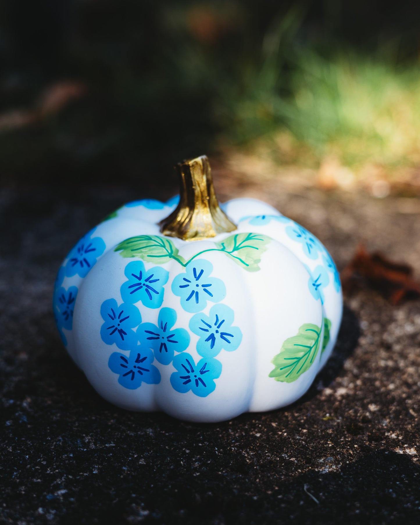 Blue Hydrangea Medium Pumpkin