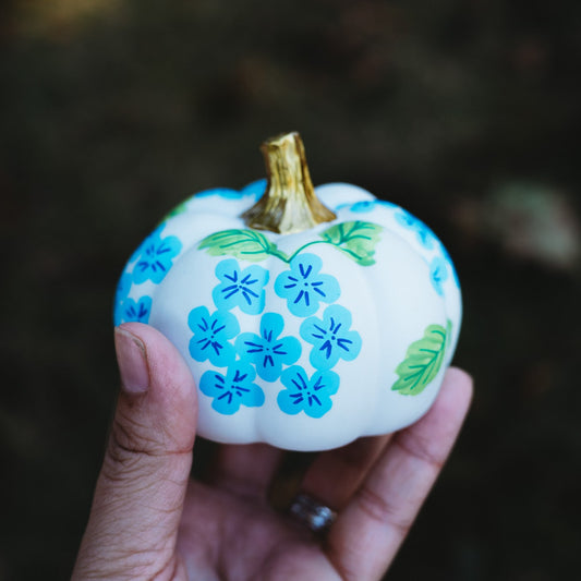Blue Hydrangea Medium Pumpkin