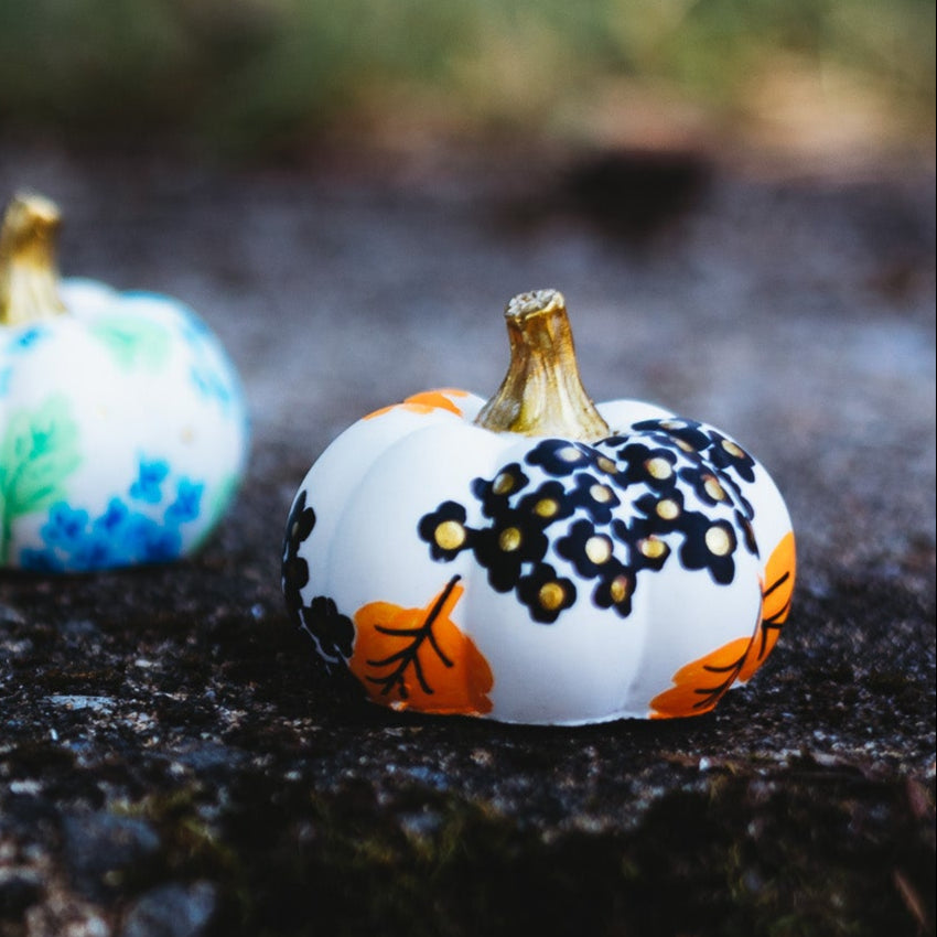 Black Hydrangea Mini Pumpkin